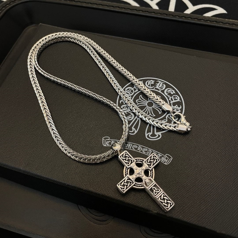 Ch*0me He**ts necklaces